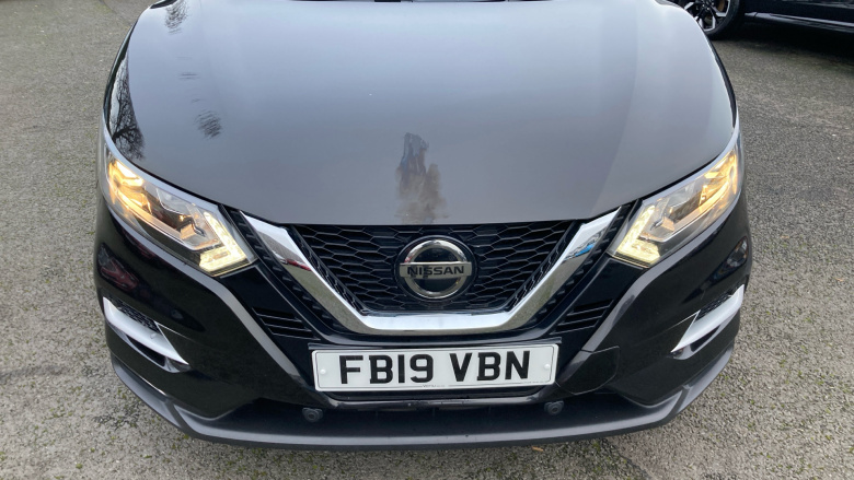 Nissan Qashqai 1.3 DiG-T N-Connecta 5dr Petrol Hatchback